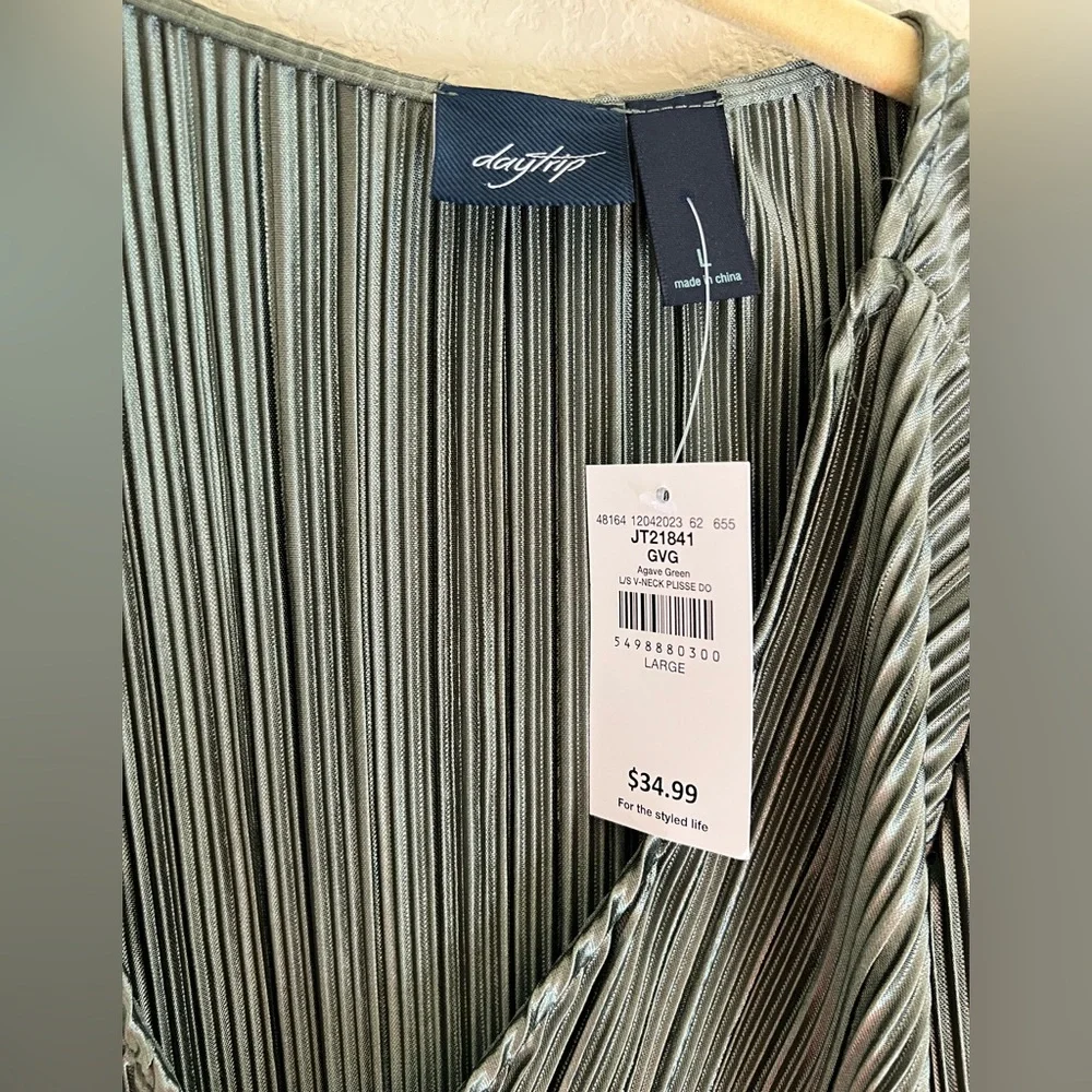 NWT Daytrip Blouse - Picture 3 of 6